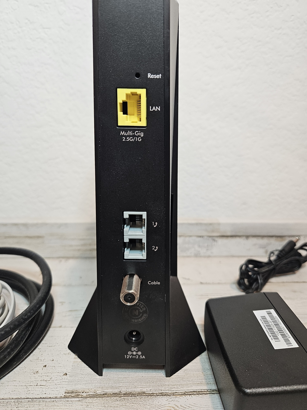 NETGEAR Nighthawk Voice Cable Modem CM2050V - Picture 3 of 7